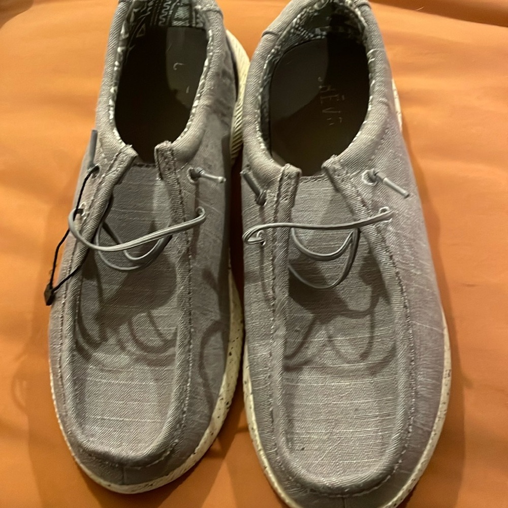 Youth size 5 slip on canvas shoes